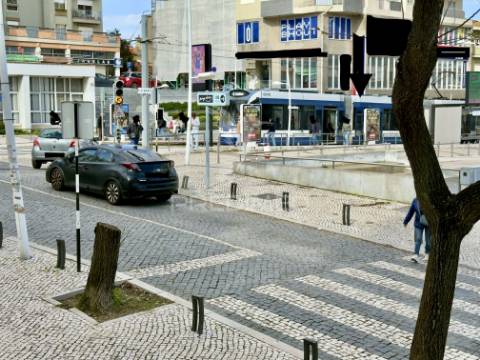 Venda de loja-café no centro de almada
