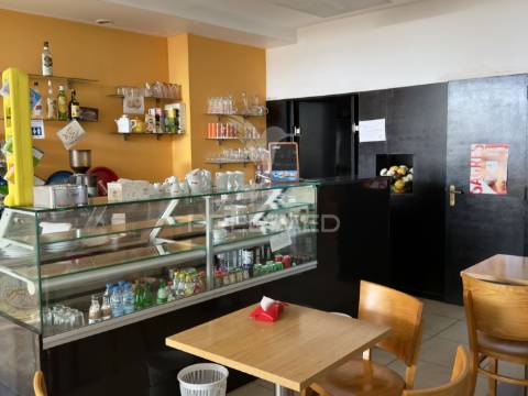 Venda de loja-café no centro de almada