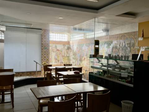 Venda de loja-café no centro de almada