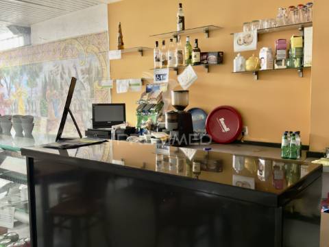 Venda de loja-café no centro de almada