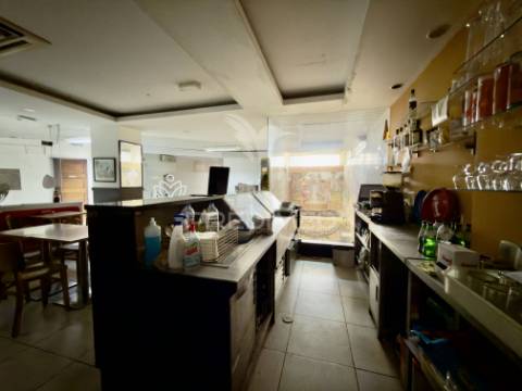 Venda de loja-café no centro de almada