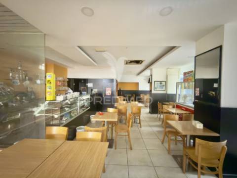 Venda de loja-café no centro de almada