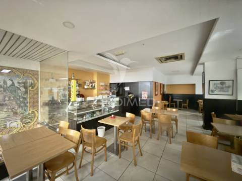 Venda de loja-café no centro de almada