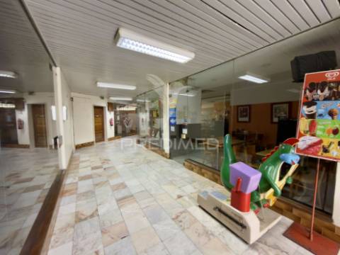 Venda de loja-café no centro de almada