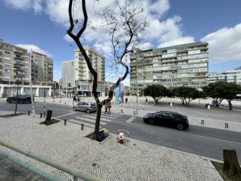 Venda de loja-café no centro de almada