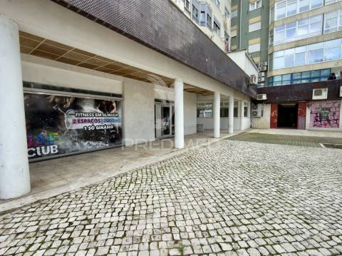 Venda de loja-café no centro de almada