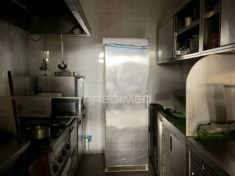 Venda de loja-café no centro de almada