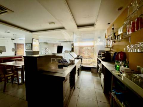 Venda de loja-café no centro de almada