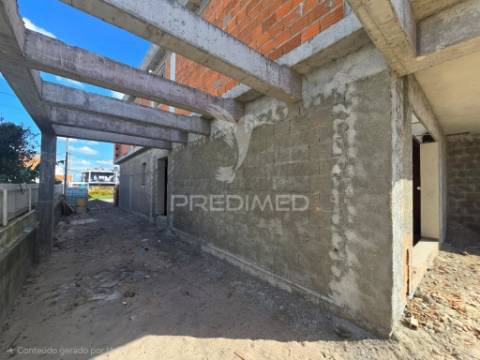 Moradia gem. t4, c/3 suites e piscina, em fernão ferro