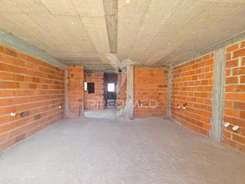 Moradia gem. t4, c/3 suites e piscina, em fernão ferro