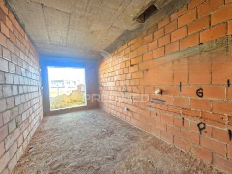 Moradia gem. t4, c/3 suites e piscina, em fernão ferro