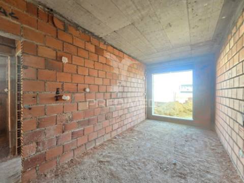 Moradia gem. t4, c/3 suites e piscina, em fernão ferro