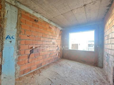 Moradia gem. t4, c/3 suites e piscina, em fernão ferro