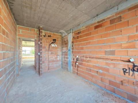 Moradia gem. t4, c/3 suites e piscina, em fernão ferro