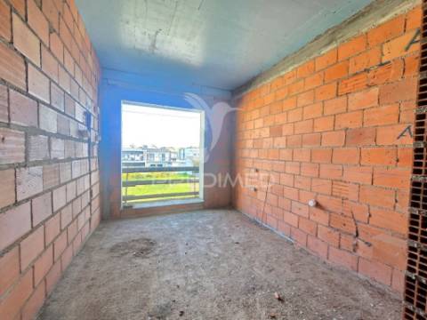 Moradia gem. t4, c/3 suites e piscina, em fernão ferro