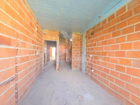 Moradia gem. t4, c/3 suites e piscina, em fernão ferro