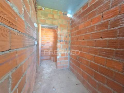 Moradia gem. t4, c/3 suites e piscina, em fernão ferro