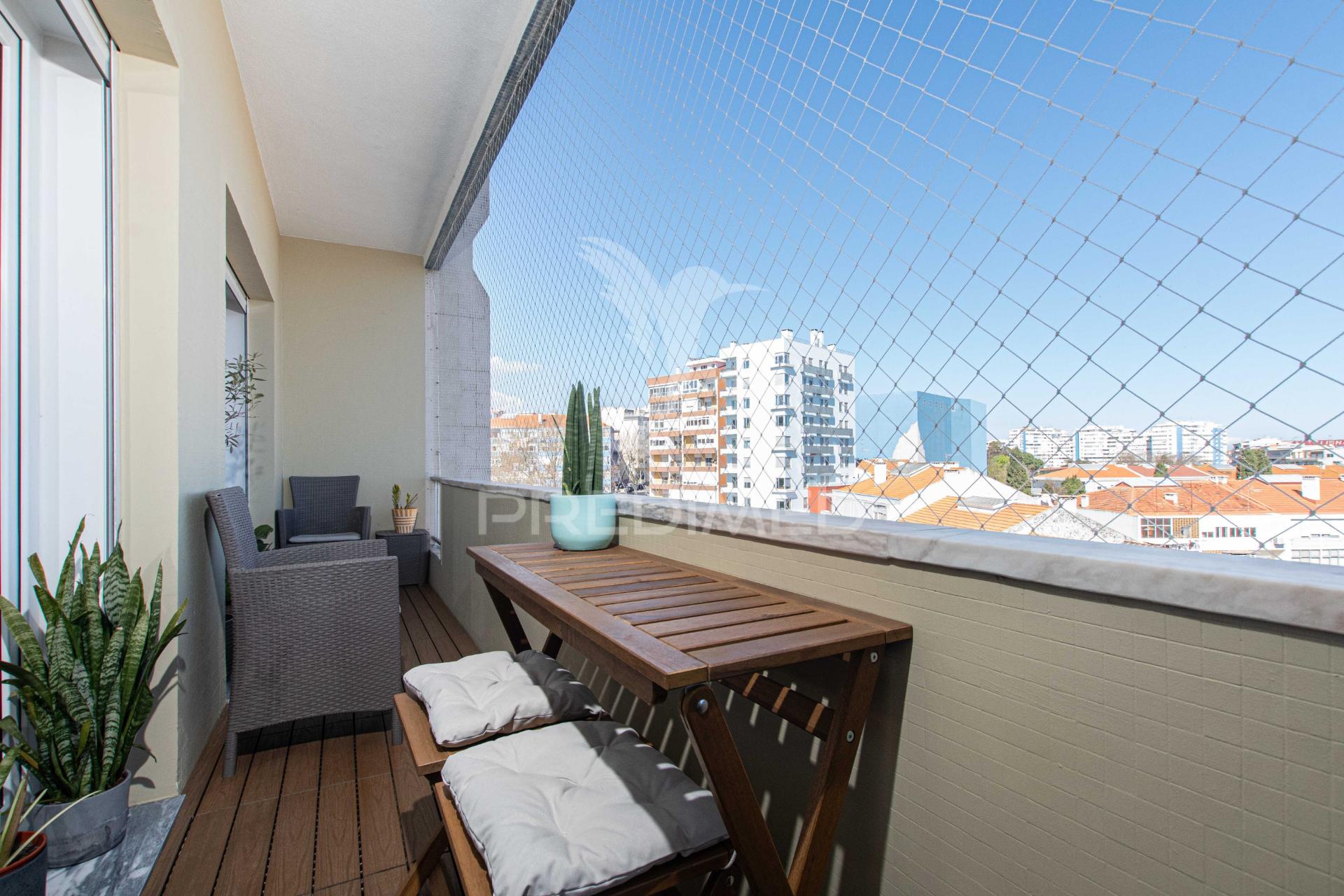 Excelente apartamento remodelado em almada com vista rio