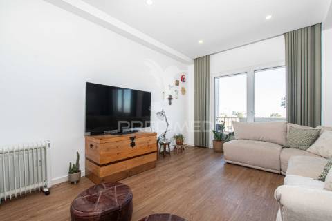 Excelente apartamento remodelado em almada com vista rio