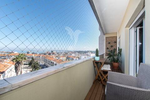 Excelente apartamento remodelado em almada com vista rio