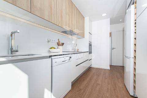 Excelente apartamento remodelado em almada com vista rio