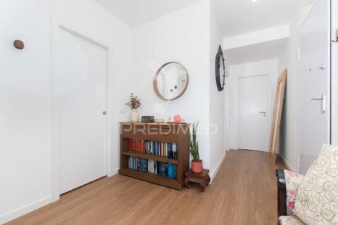 Excelente apartamento remodelado em almada com vista rio