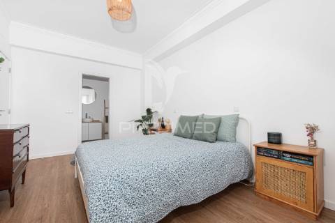 Excelente apartamento remodelado em almada com vista rio