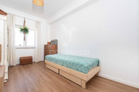 Excelente apartamento remodelado em almada com vista rio