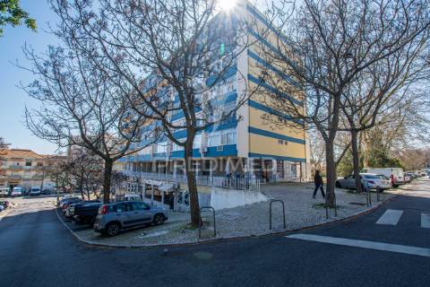 Excelente apartamento remodelado em almada com vista rio