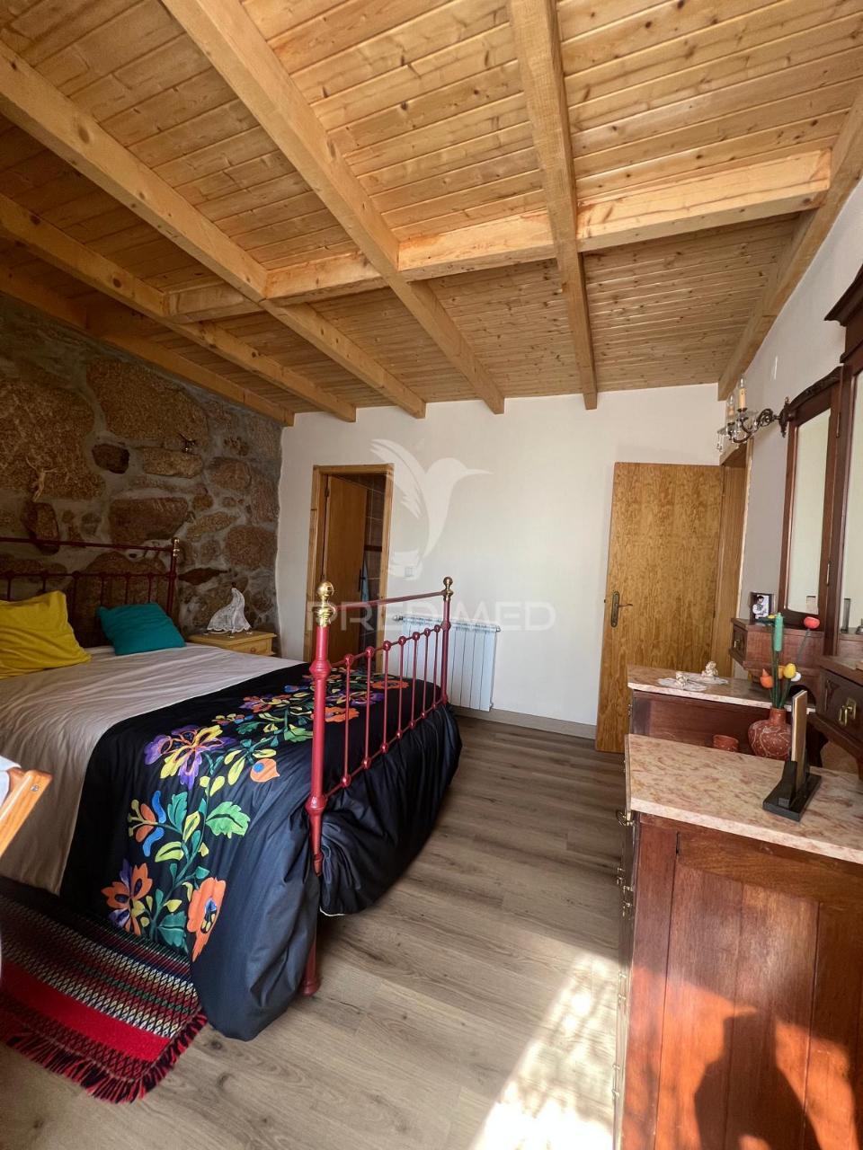 Moradia t2 totalmente remodelada em gralhas – montalegre