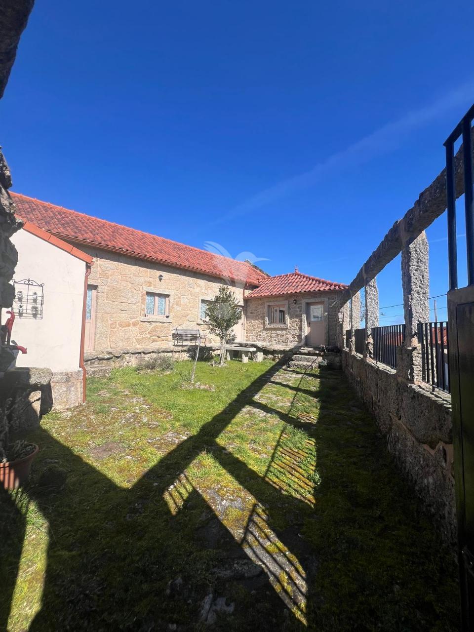 Moradia t2 totalmente remodelada em gralhas – montalegre