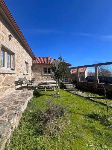 Moradia t2 totalmente remodelada em gralhas – montalegre