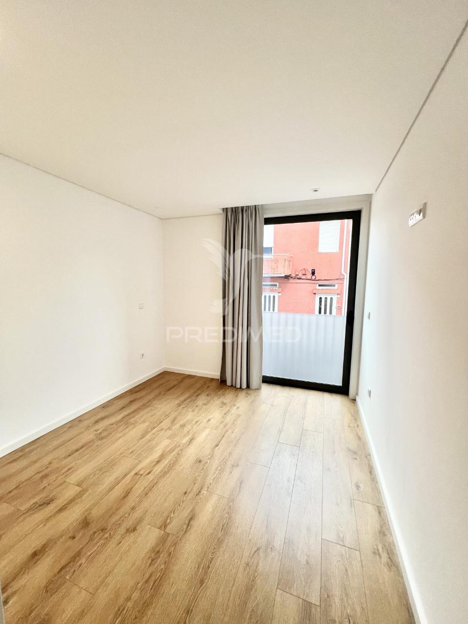 Apartamento t2 novo ao nível do r/c (elevado) na azenha, paranhos (próximo do pólo universitário), porto.