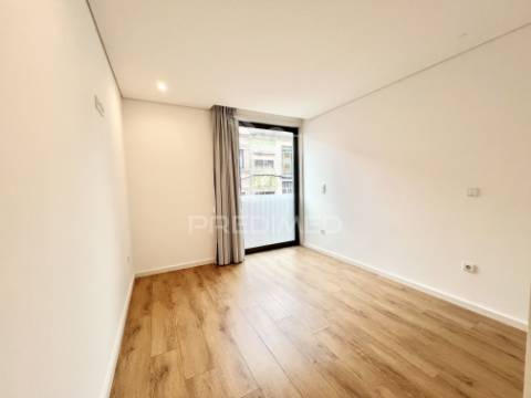 Apartamento t2 novo ao nível do r/c (elevado) na azenha, paranhos (próximo do pólo universitário), porto.