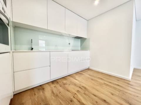 Apartamento t2 novo ao nível do r/c (elevado) na azenha, paranhos (próximo do pólo universitário), porto.
