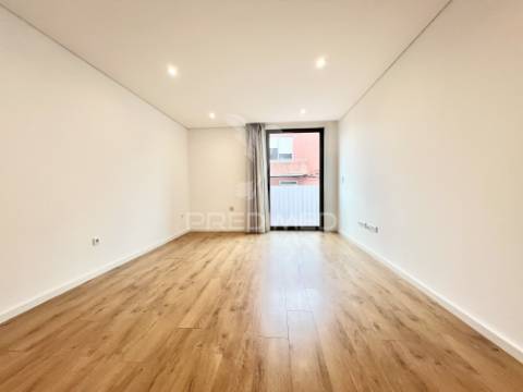 Apartamento t2 novo ao nível do r/c (elevado) na azenha, paranhos (próximo do pólo universitário), porto.