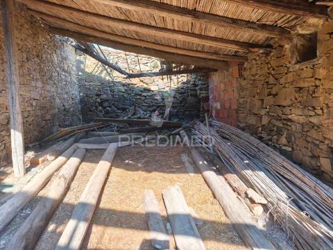 Oportunidade de investimento em mértola, aldeia mesquita – casa em pedra