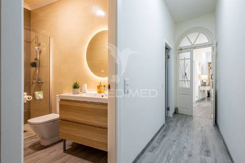 Excelente moradia térrea com quintal e anexos no centro da cidade