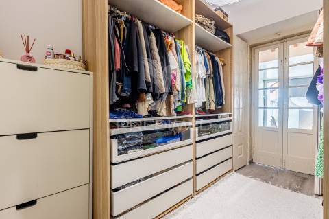 Excelente moradia térrea com quintal e anexos no centro da cidade