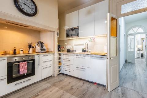 Excelente moradia térrea com quintal e anexos no centro da cidade