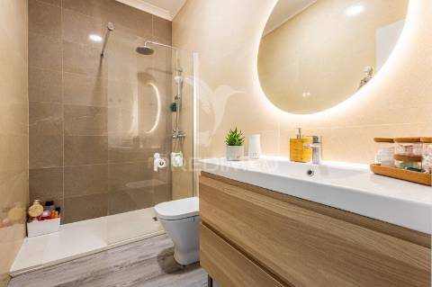 Excelente moradia térrea com quintal e anexos no centro da cidade