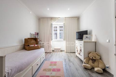 Excelente moradia térrea com quintal e anexos no centro da cidade