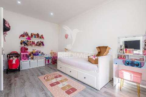 Excelente moradia térrea com quintal e anexos no centro da cidade