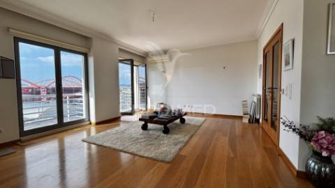 Penthouse / apartamento t5