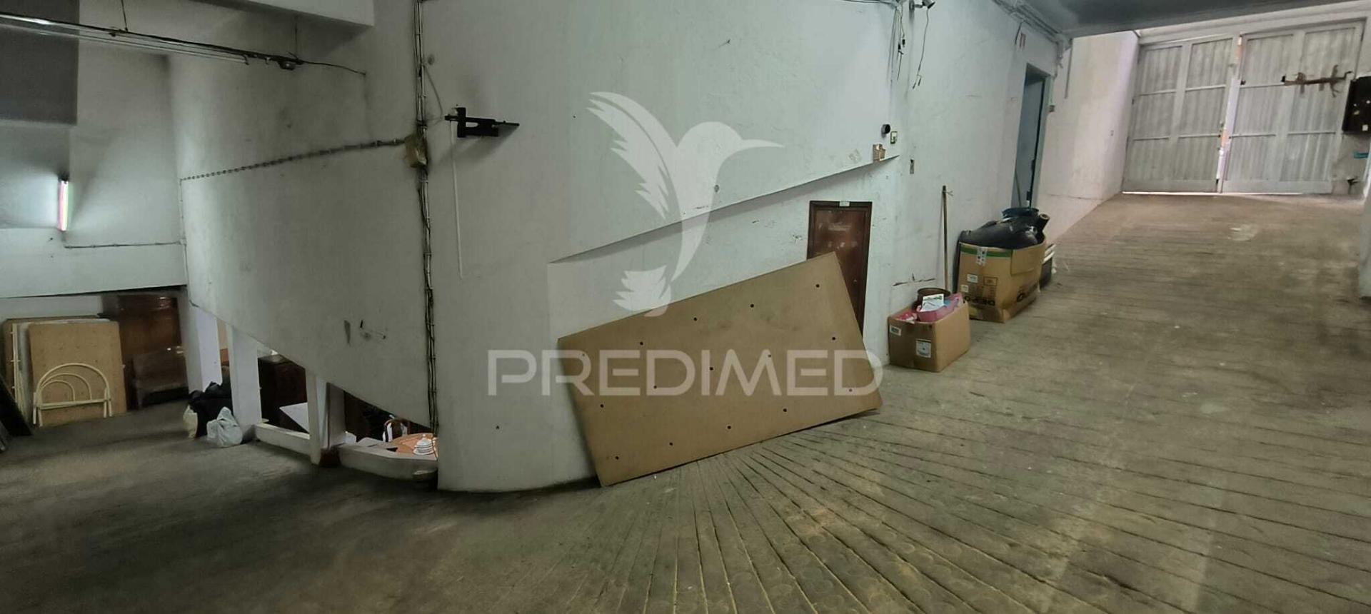 Garagem com 256m² no centro de vila nova de gaia