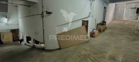 Garagem com 256m² no centro de vila nova de gaia