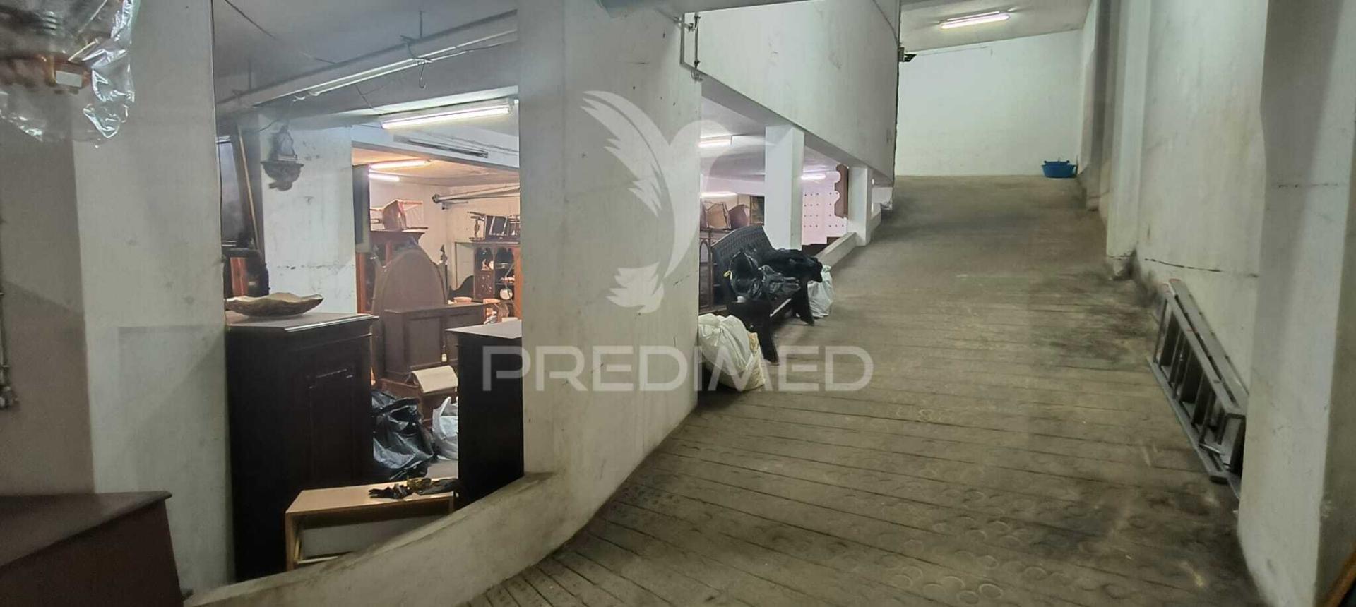 Garagem com 256m² no centro de vila nova de gaia