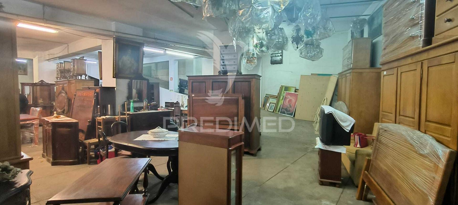 Garagem com 256m² no centro de vila nova de gaia