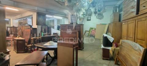 Garagem com 256m² no centro de vila nova de gaia