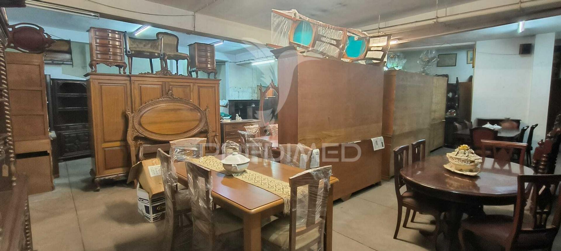 Garagem com 256m² no centro de vila nova de gaia